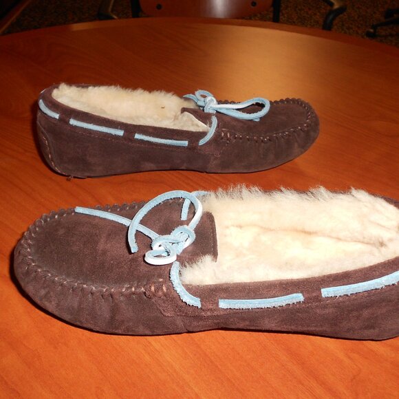 UGG 5612 DAKOTA MOCCASINS SLIPPERS CHOCOLATE BROWN SUEDE US WOMEN'S 7 - Picture 3 of 8